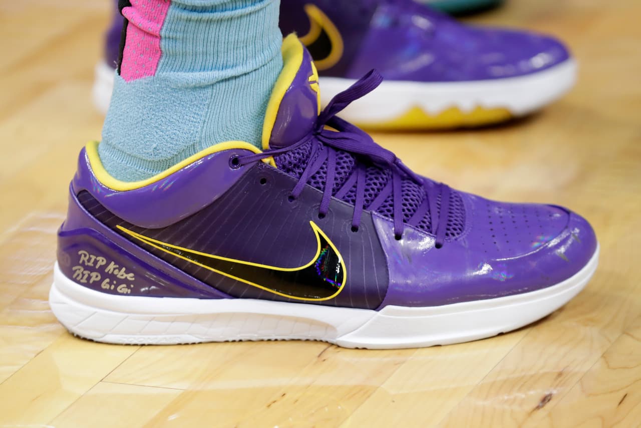 Bam Adebayo también lleva el nombre de Kobe en sus tenis.