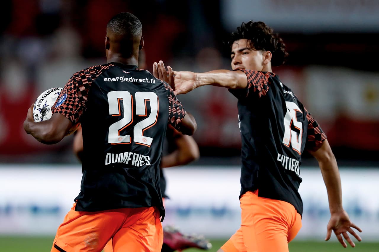PSV debutó en la Eredivisie con empate frente al Twente.