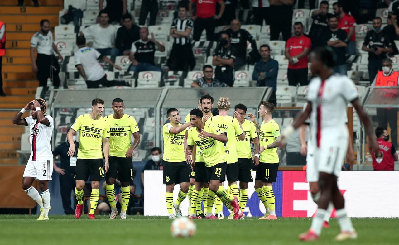 Borussia Dortmund se impone 2-1 ante el Besiktas durante la primera fecha de la fase de grupos en la UEFA Champions League. Jude Bellingham abrió el marcador al minuto 20’, posteriormente él mismo asistía a Erling Haaland para hacer el segundo gol de la noche. Ya en tiempo agregado, Javier Montero Rubio salva anotación para los locales.