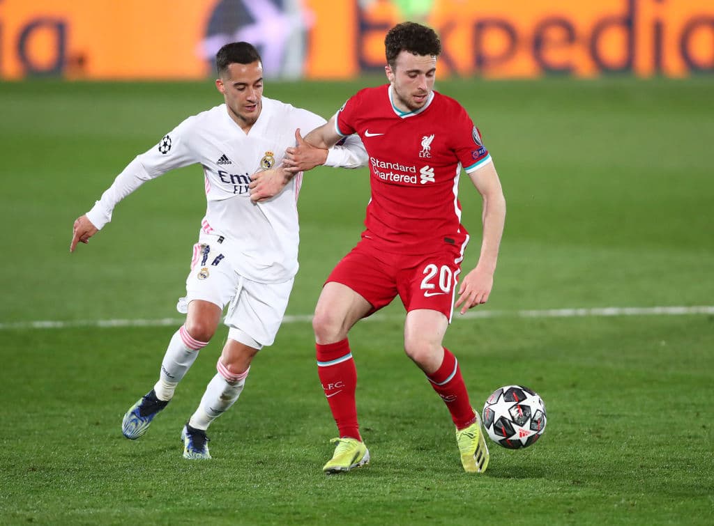 Con doblete de Vinicius Jr. y gol de Marco Asencio, el Real Madrid se queda con la victoria durante el partido de ida de los Cuartos de Final de la UEFA Champions League. El gol en solitario para el Liverpool fue por parte de Mohamed Salah dejando el marcador 3-1.