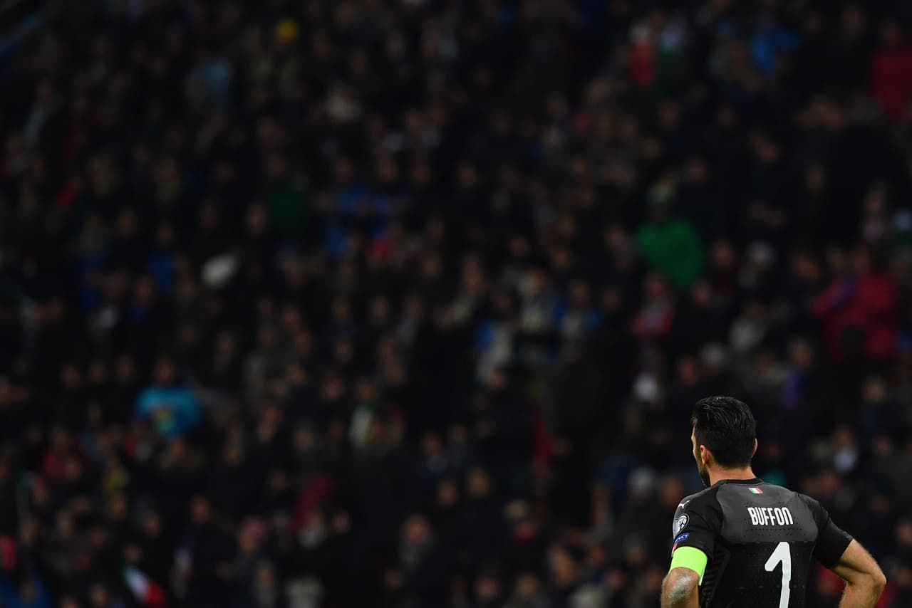 Buffon dijo adiós entre lágrimas después de disputar 14 partidos de la Copa del Mundo y ganar el torneo en Alemania 2006.