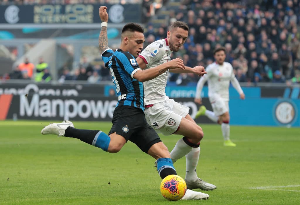 Tiene una potencia tremenda en las piernas, lo cual hace que tenga buen disparo de media distancia.