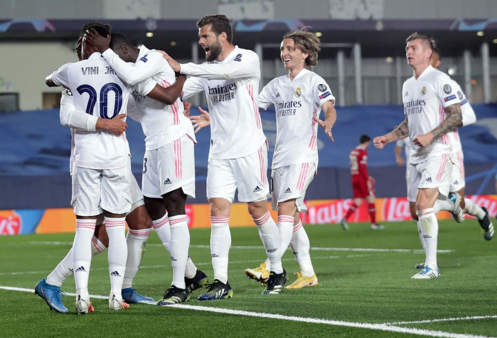 Con doblete de Vinicius Jr. y gol de Marco Asencio, el Real Madrid se queda con la victoria durante el partido de ida de los Cuartos de Final de la UEFA Champions League. El gol en solitario para el Liverpool fue por parte de Mohamed Salah dejando el marcador 3-1.
