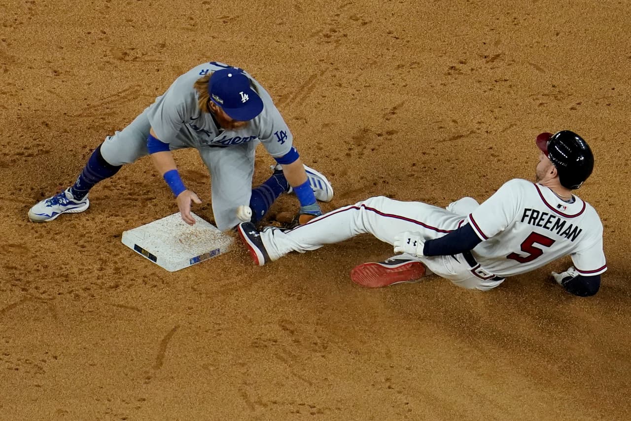 Los Dodgers se mantienen con vida tras vencer 7-3 a los Atlanta Braves en el quinto juego de la serie por el campeonato de la Liga Nacional.