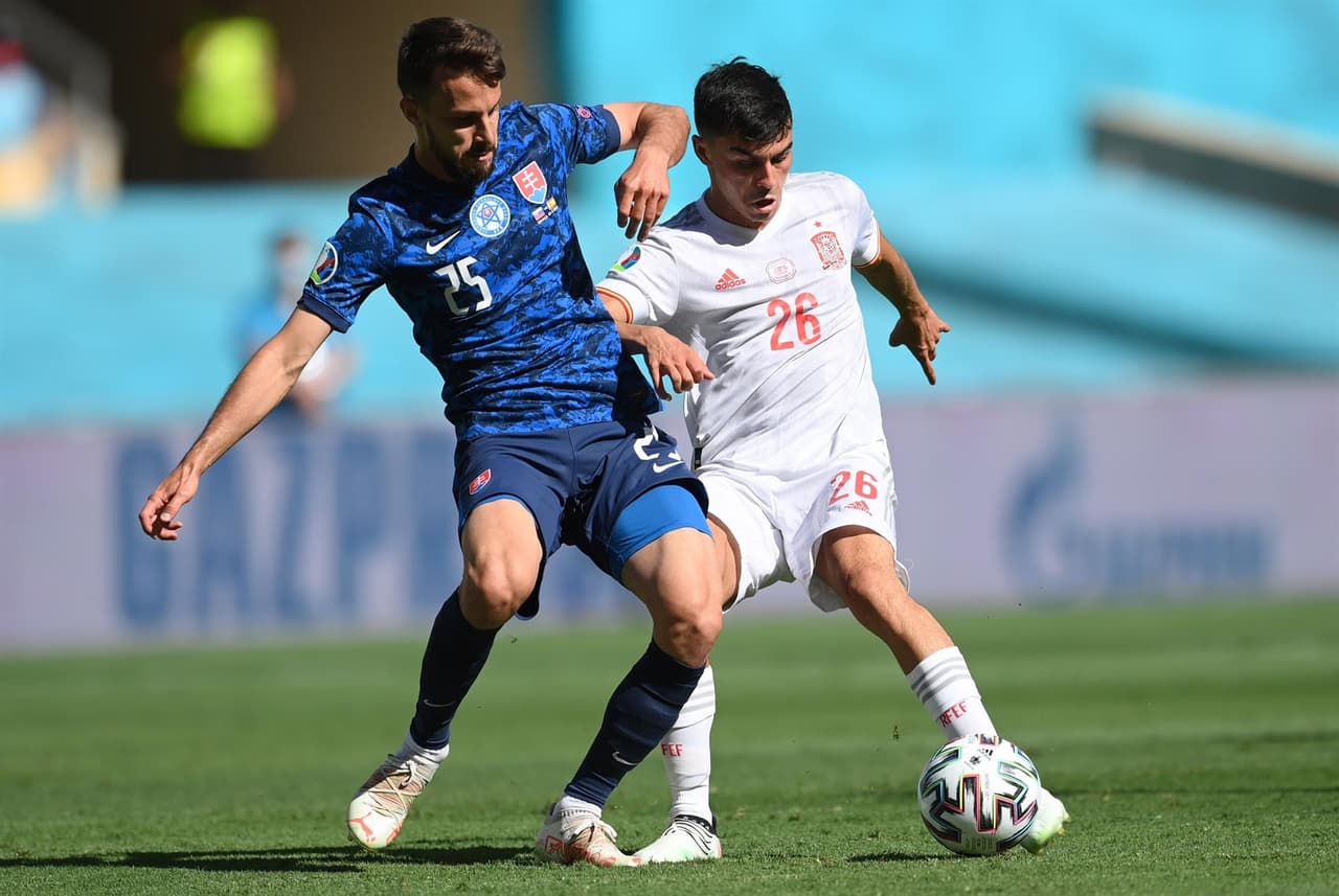 España golea a Eslovaquia 5-0 para asegurar el segundo lugar del grupo y calificar a Octavos en la Euro 2020. Con dos autogoles y tres por parte de Laporte (45+3'), Pablo Sarabia (56') y Ferrán Torres (67'), los españoles se sacan la espina y ahora enfrentarán a Croacia.
