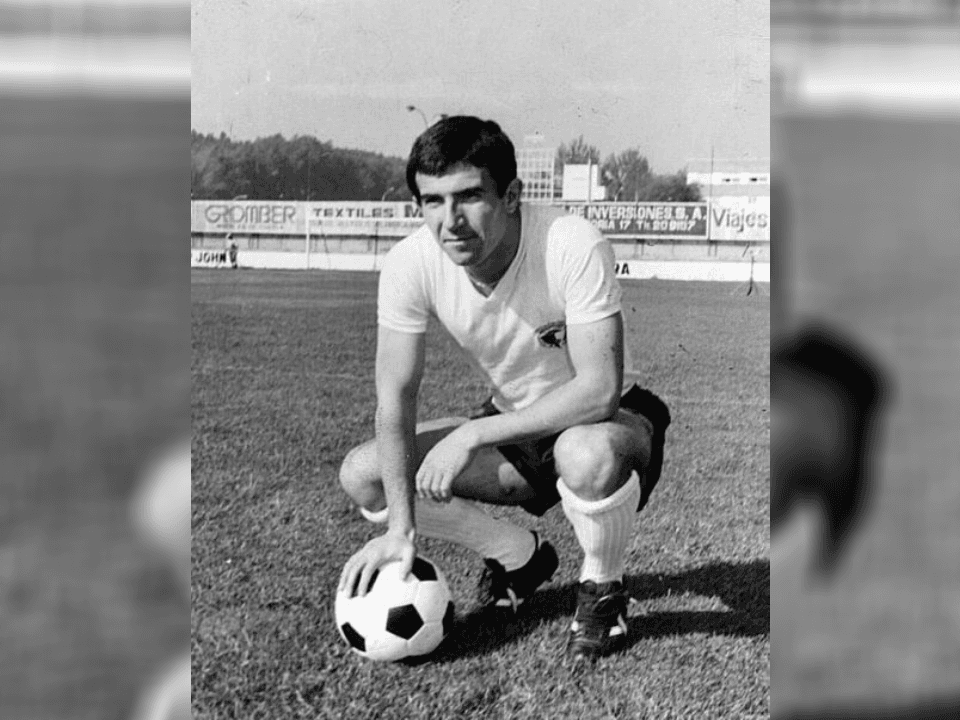 Posteriormente fue cedido al Burgos, donde causó sensación y logró el campeonato de segunda división y el ascenso.