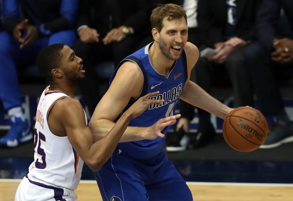 Dirk Nowitzki fue titular esta noche en el partido ante los Phoenix Suns en American Airlines Center. El astro germano jugó 33 minutos, un máximo esta temporada y anotó 30 puntos, también su cifra máxima esta campaña.
