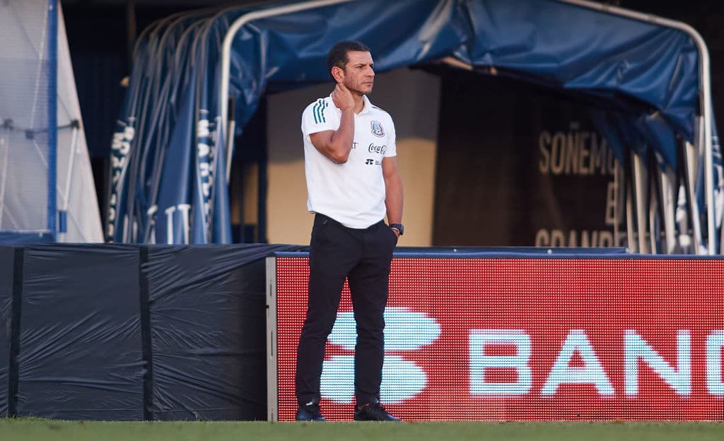 Arabia Saudita, de último minuto, empata con el selectivo de México rumbo a los Juegos Olímpicos de Tokio 2020. Alejandro Zendejas le daba la victoria parcial a la escuadra del Tri, pero ya en tiempo agregado, Jurado comete una falta que se convierte en penalti y gol para los saudi. Los mexicanos enfrentarán a Australia este sábado.