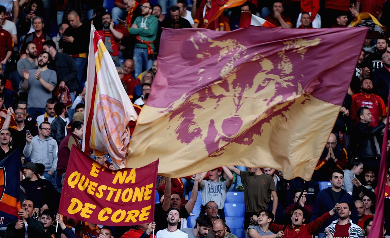 Los aficionados del Liverpool se tomaron las calles de Roma y montaron una gran fiesta en la previa del partido de Champions League entre su equipo y la Loba. Familiares, amigos, recién conocidos, todos se unieron para teñir de rojo la capital italiana.