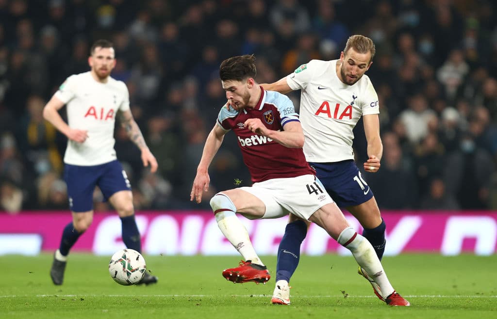 Chelsea vence tranquilamente 0-2 al Brentford, Liverpool sufre frente al Leicester City y tras un empate 3-3 consiguen el pase en la tanda de penaltis, Tottenham sabe aprovechar su localía y vencen 2-1 al west Ham United.