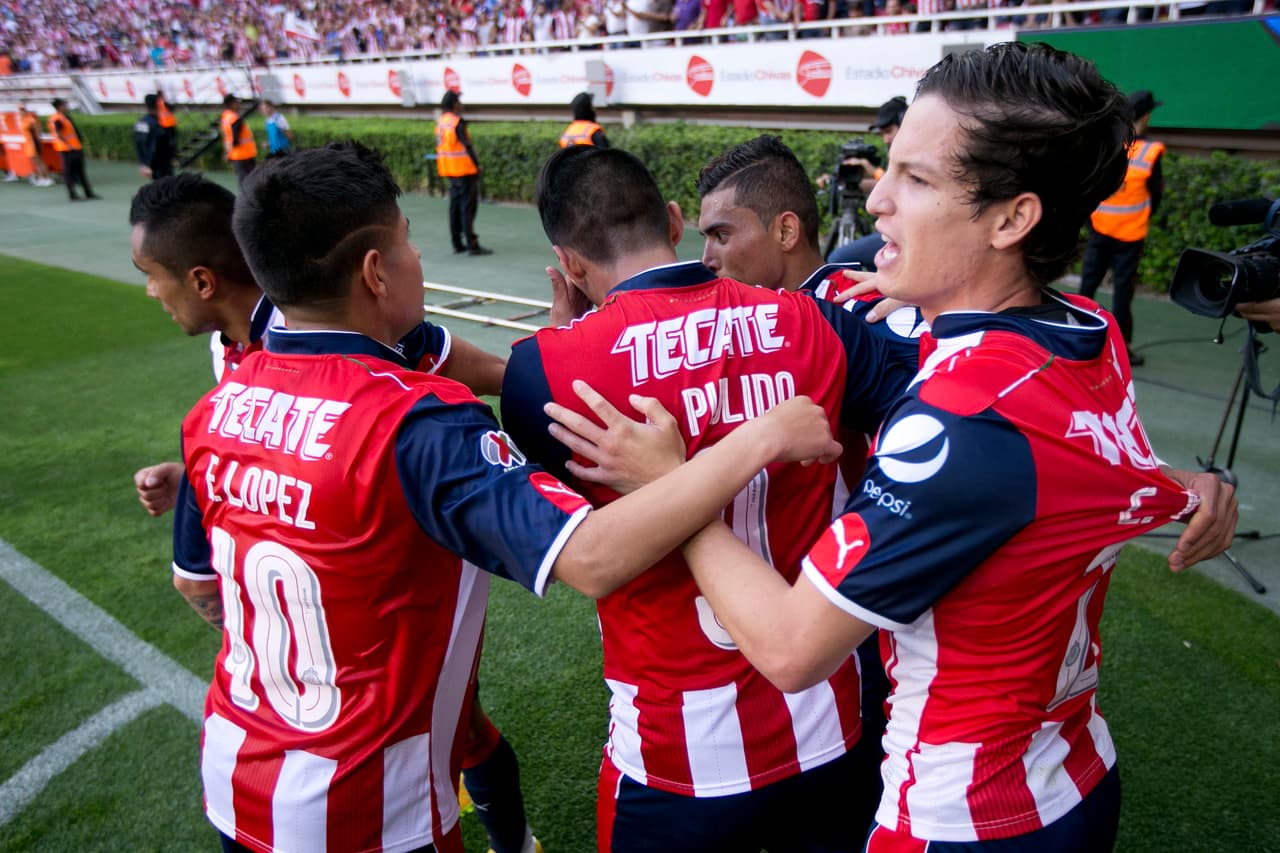 Los playoffs fueron el momento perfecto para imponerse en un clásico tapatío, más que una motivación un nuevo paso para soñar con repetir título en 2017. El triunfo 2-1 y la derrota 1-0 le sirvieron al 'Rebaño Sagrado' para su paso a semifinales.