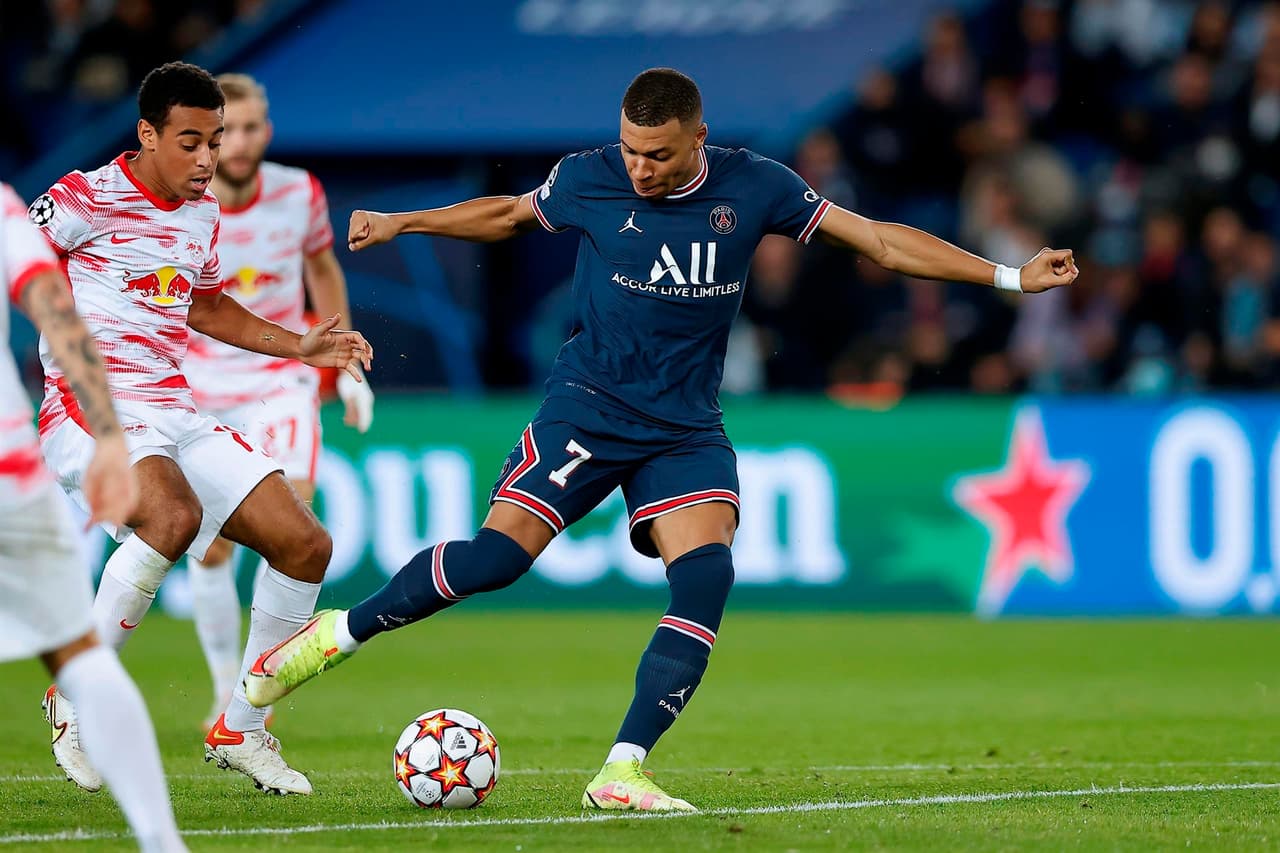 Barcelona se impone sobre el RB Leipzig 3-2 con doblete de Lionel Messi (67', 74') y gol de Kylian Mbappé (9'), mientras que para la escuadra alemana, fueron André Silva (28') y Nordi Mukiele (57') quienes sumaron anotaciones en el Parque de los Príncipes.