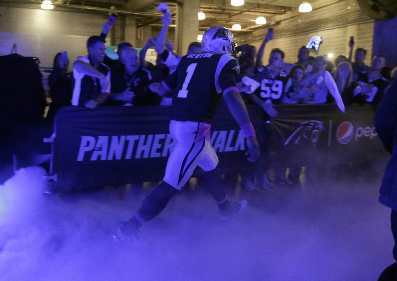 1. La temporada 2015 ha sido extraña, peculiar, con situaciones explicables pero poco frecuentes, como el hecho de que 5 equipos lleguen a la Semana 7 con marca de 6-0, cifra récord, y que solo 11 de las 32 escuadras, tengan marca ganadora, los otros 21 equipos están en .500 ó marchan perdedores.