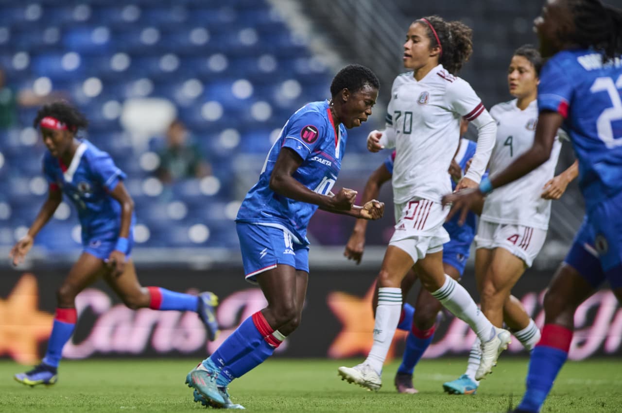 Dos penales en contra al 12’ y al 64’, condenaron a México cuando parecía encontrar el empate. En la recta final, un golazo de tiro libre ponía el 3-0 definitivo para Haití que dejó al Tri con un pie fuera de la Copa del Mundo.