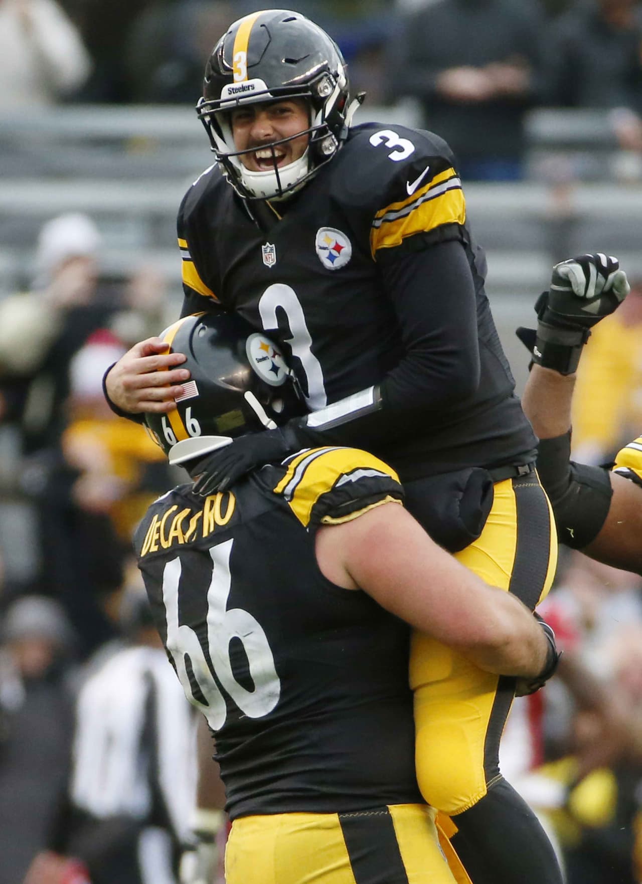 Dan Fridman: Se llama LANDRY y no es Tom, se apellida JONES y no es Jerry