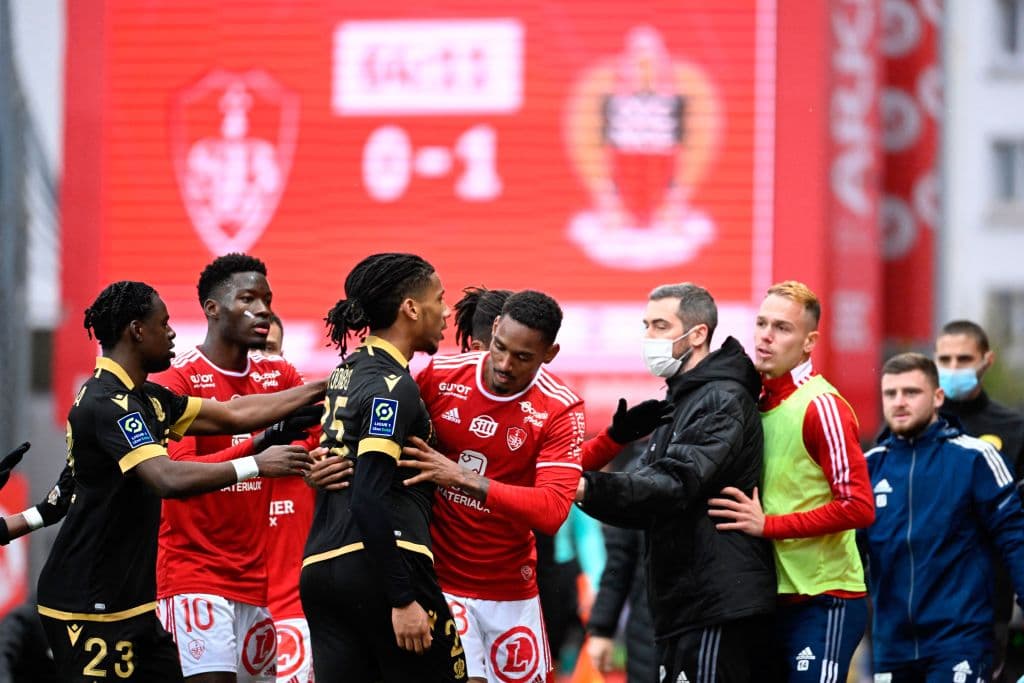 Niza golea al Stade Brestois 3-0 con goles de Dolberg, Delort y Gouiri, durante la J20 en la Ligue 1.