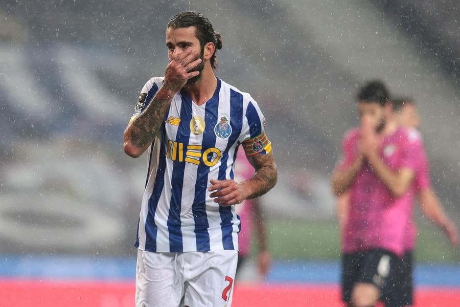 Con goles de Sérgio Oliveira, Toni Martínez y Evanilson, Porto gana y toma el subliderato momentáneo de la Primeira Liga.