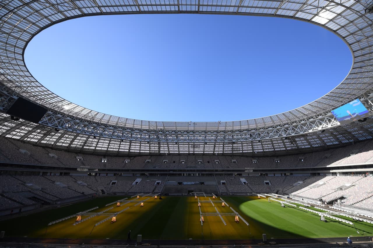 En estos días el gramado del Luzhniki está siendo tratada con luz artificial para lograr la mejor calidad posible de cara a la cita mundialista que está a meses de iniciar.