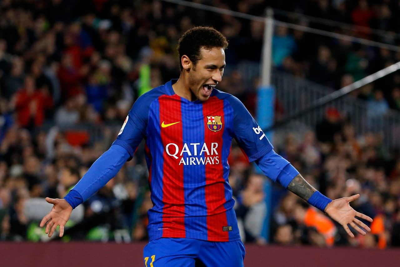 Neymar habría defraudado a la Hacienda en 9,3 millones de euros al momento de su traspaso. Sin embargo, en su caso cayeron presidentes del Barcelona y el propio equipo admitió haber evadido dinero entre el 2011 y 2013 pagado 5 millones de euros tras llegar a un acuerdo con ellos.
