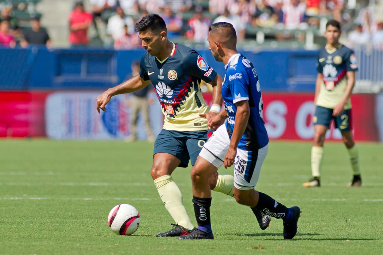 Silvio Romero, delantero de América: 4 millones de euros (aproximadamente 4,656,000 dólares).