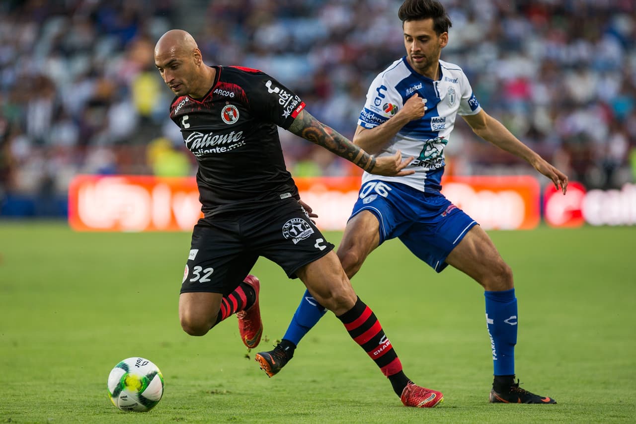 Los Tuzos de Pachuca y los Xolos de Tijuana se han medido 19 veces desde el ascenso de los fronterizos. En estas ocasiones el local se llevó los tres puntos 14 ocasiones, han empatado en 4 juegos y solo una vez ganó el visitante.