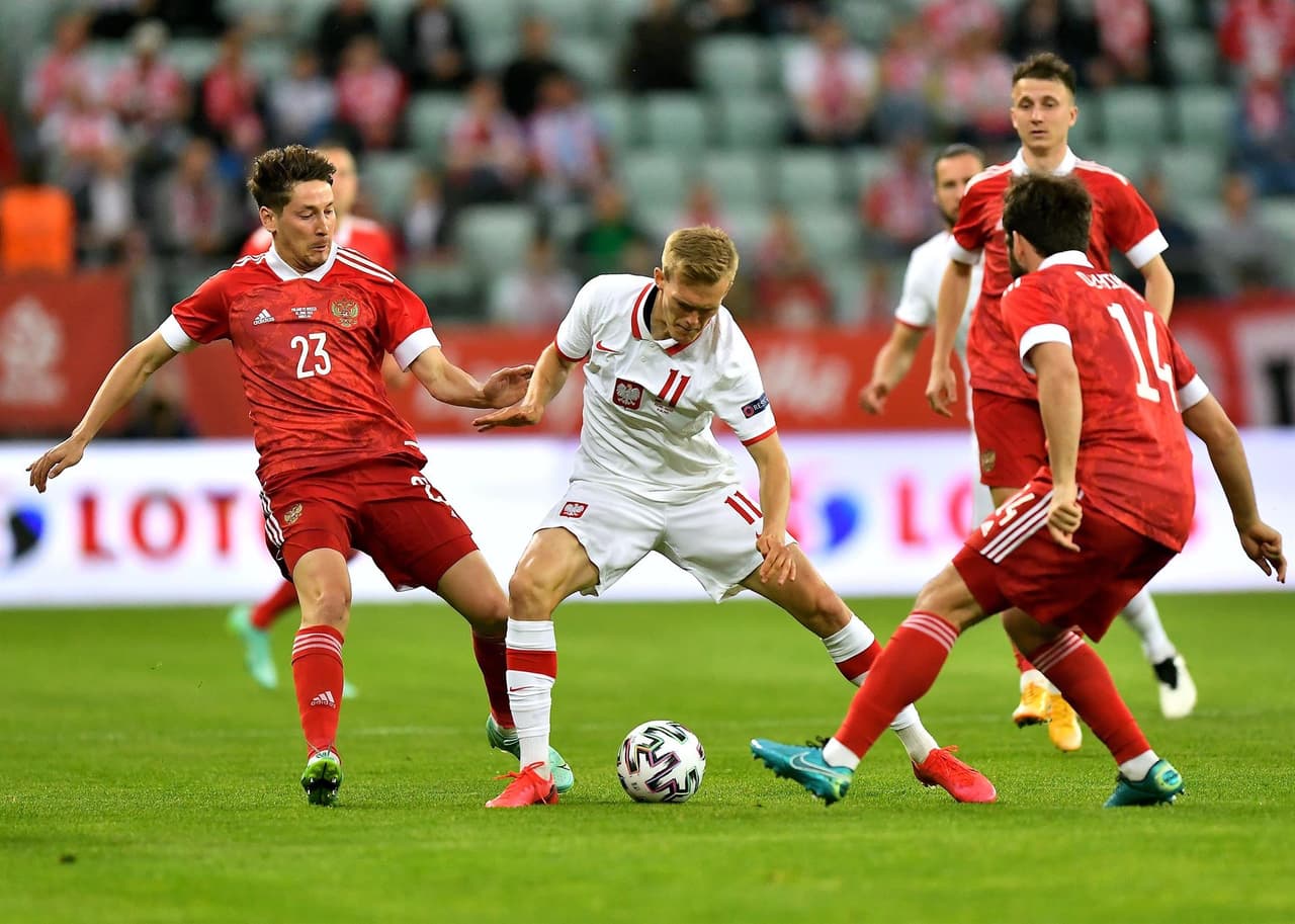 Polonia y Rusia empatan 1-1 en partido internacional amistoso que se llevó a cabo en Wroclaw, al oeste de Polonia. Jakub Swierczok abrió el marcador para los locales al minuto 4' del encuentro, pero Vyacheslav Karavayev, al minuto 20', se encargó de empatar el encuentro. Los polacos jugarán su próximo amistoso ante Islandia el próximo 8 de junio, mientras que los rusos se enfrentarán ante Bulgaria este sábado.