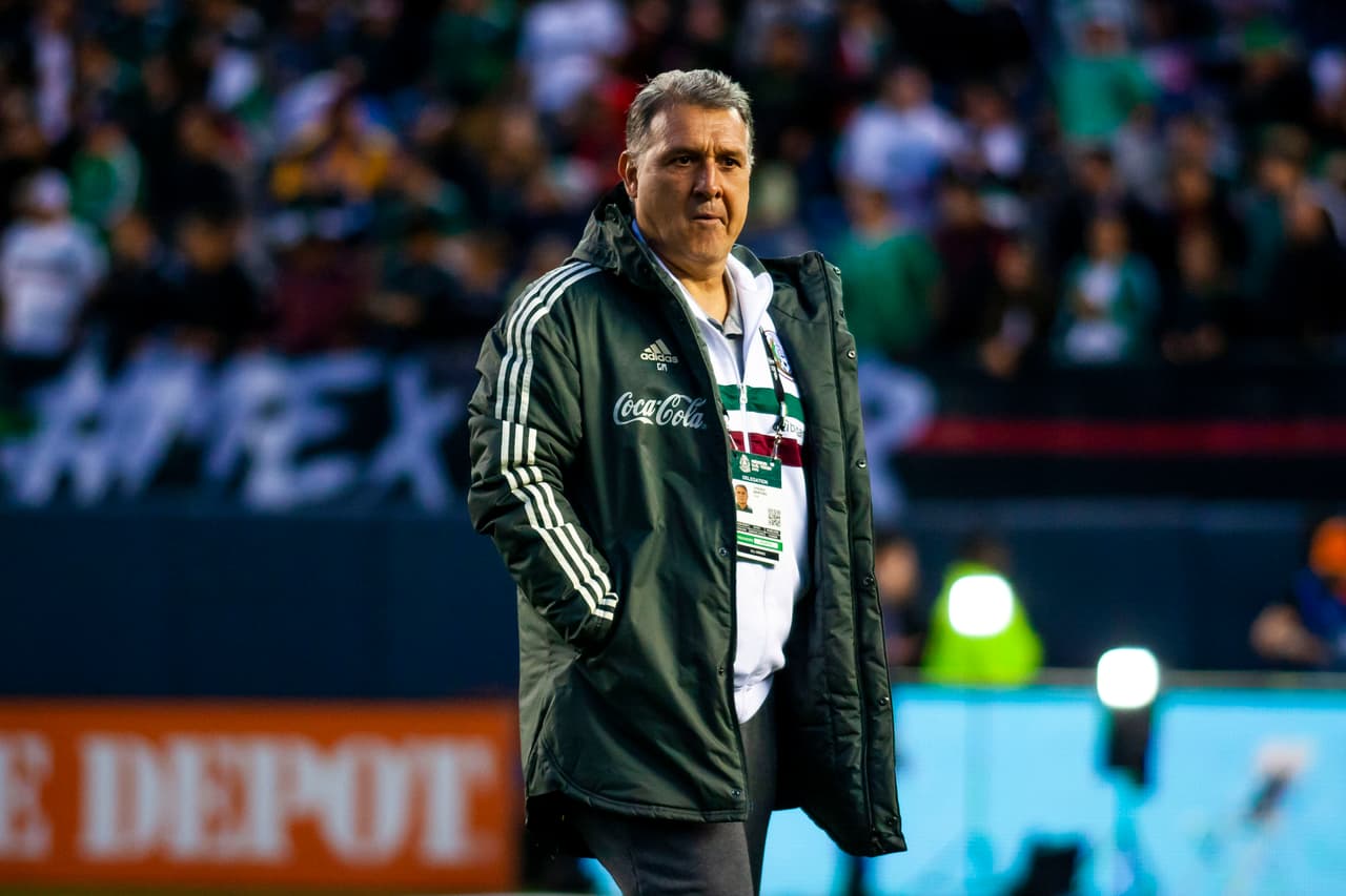 Estas fueron de las primeras escenas de Gerardo 'Tata' Martino vistiendo el uniforme de la Selección Mexicana en su debut como DT.