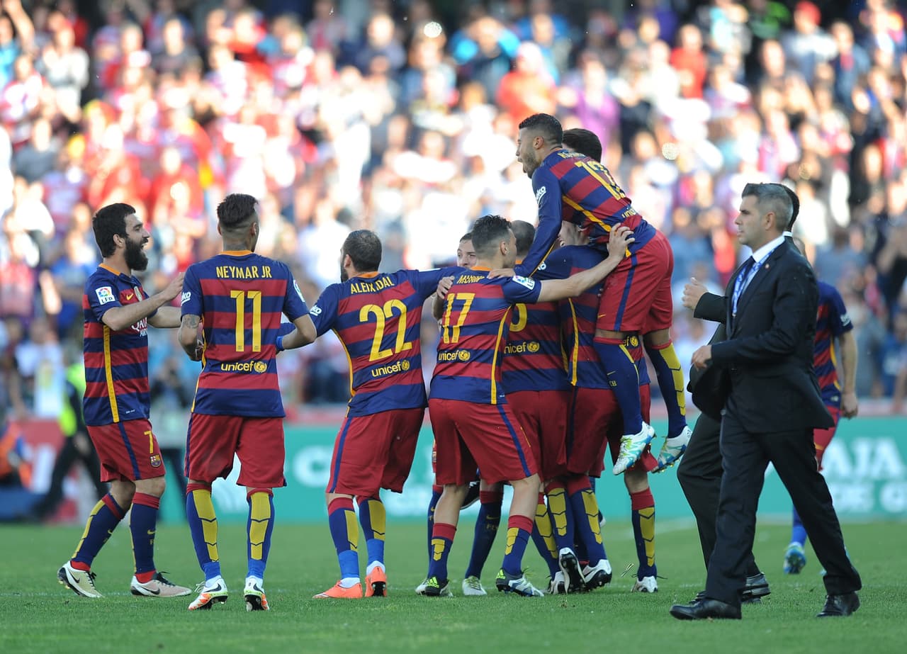 Al final de los 90 minutos comenzó la fiesta sobre elc esped y en las calles de Barcelona.