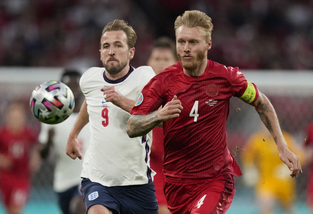 Inglaterra derrota a Dinamarca en tiempos extra y es el segundo finalista de la Euro 2020. Mikkel Damsgaard abría el marcador al minuto 30’ y, posteriormente, un autogol de Simon Kjaer al 39’ trajo el empate del encuentro. Ya en tiempo extra, Harry Kane hace el gol de la victoria al 104’. Su rival en la gran final será Italia.