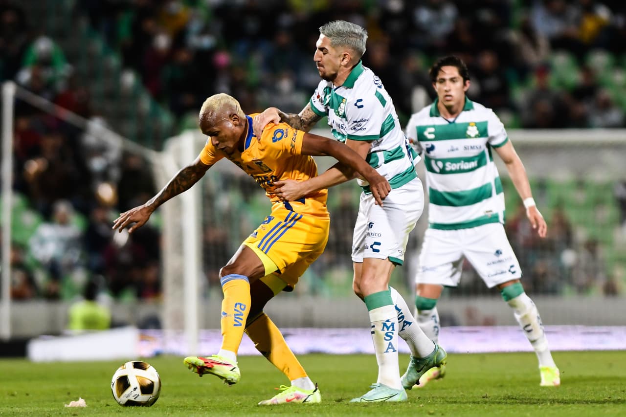 Diego Valdés y el 'Mudo' Aguirre son los hombres de la noche y le dan la victoria 2-1 a Santos sobre Tigres.