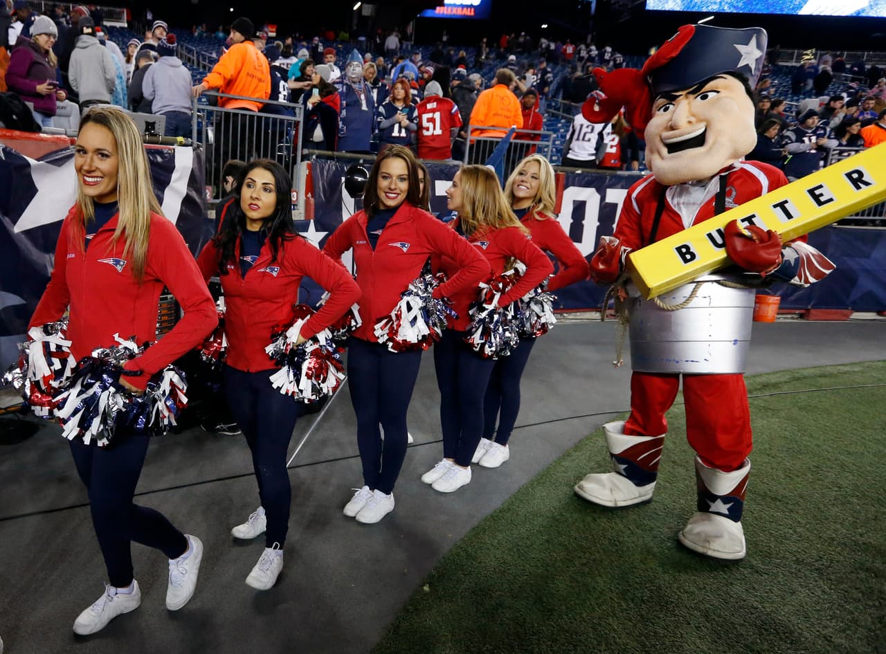 Las bellas porristas de la NFL siguen demostrándonos sus disfraces en esta época de Halloween. ¡Chécalos!