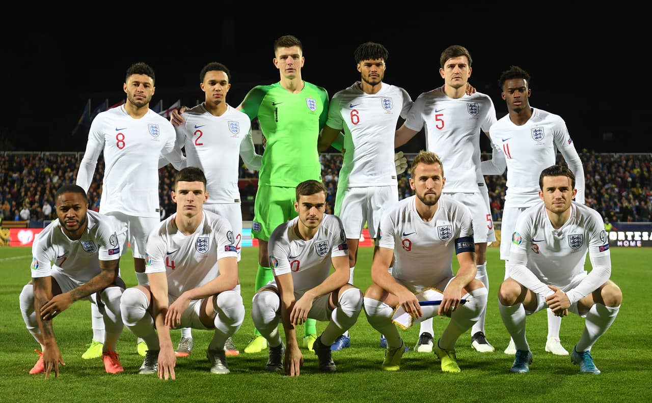 Kosovo es derrotado por Inglaterra 4-0 y es así como los ingleses obtienen su pase a la Euro 2020 como líder de grupo. Los goles fueron anotados por Winks, Kane, Rashford y Mount. Inglaterra se lleva siete victorias y una derrota.