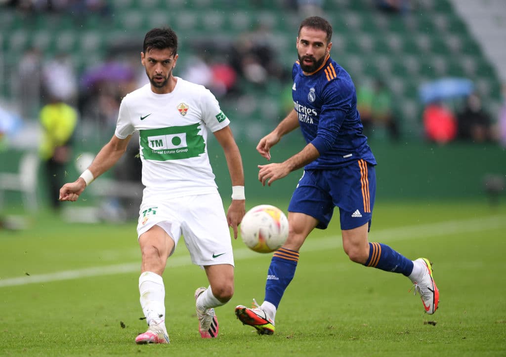 Vinicius Junior se luce con un doblete y la da la victoria 1-2 al Real Madrid sobre el Elche.