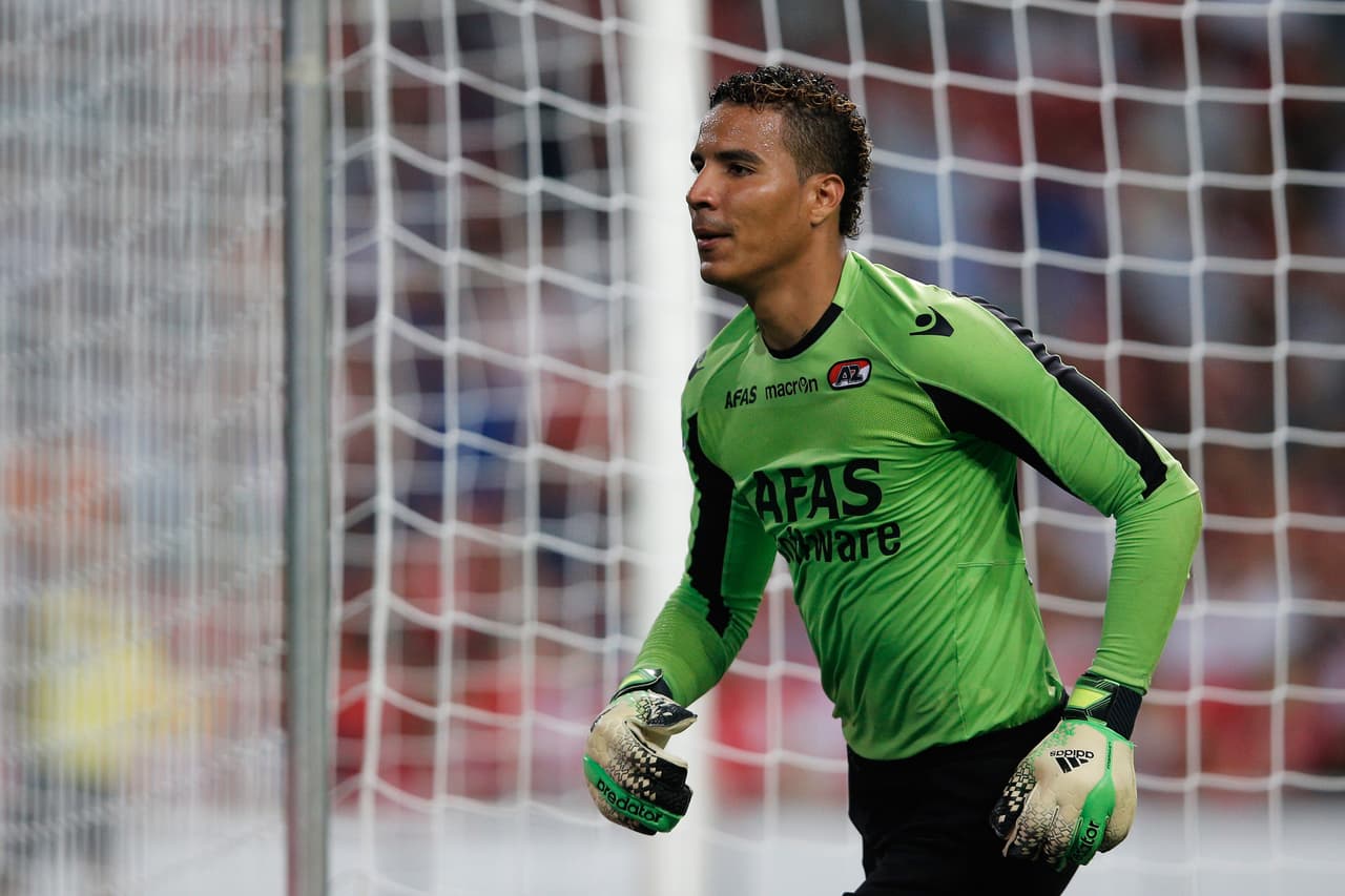 Esteban Alvarado. Posición: Portero. Edad: 27 años. Club: Trabzonspor (Superliga de Turquía). Veces Seleccionado: 11. Descripción: Es un guardameta de experiencia internacional en Holanda y Turquía. Nacido en San José, se perfila como el titular de la 'Sele' ante la lesión de Keylor Navas.