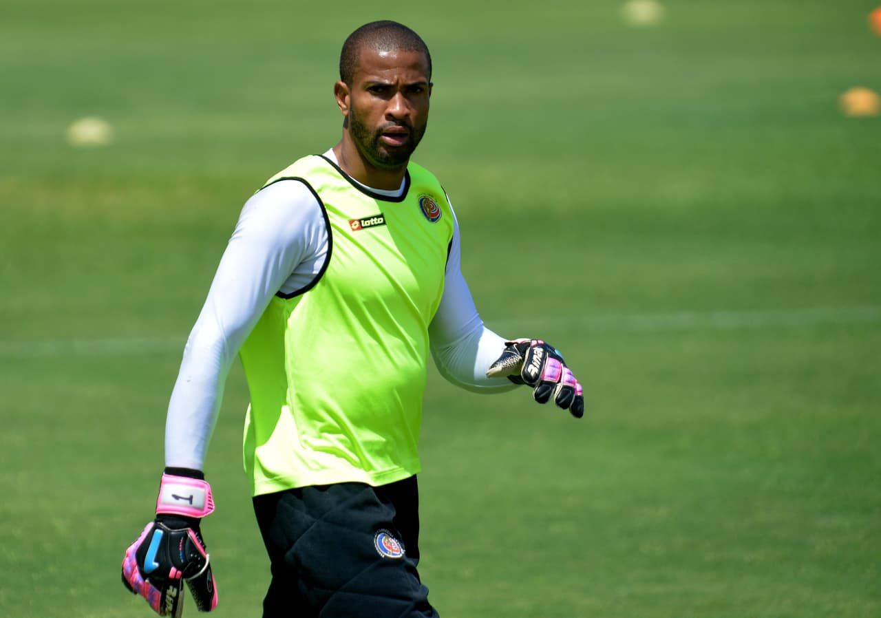 Patrick Pemberton. Posición: Portero. Edad: 34 años. Club: Alajuelense (Primera Costa Rica). Veces Seleccionado: 23. Descripción: Es el golero más experimentado de la selección tica. Nacido en Limón, podría ser utilizado cuando el técnico Oscar Ramírez necesite manejar algún partido con experiencia.