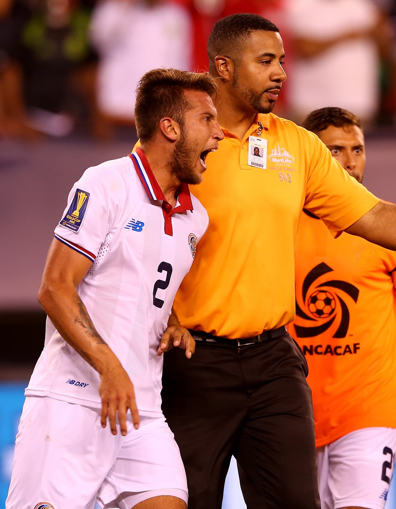 Francisco Calvo. Posición: Defensa. Edad: 23 años. Club: Saprissa (Primera Costa Rica). Veces Seleccionado: 13. Descripción: Sus condiciones físicas le dan para jugar como marcador por izquierda o como lateral por la misma pradera. Su experiencia internacinal fue con el F.C. Nordsjælland de Dinamarca.