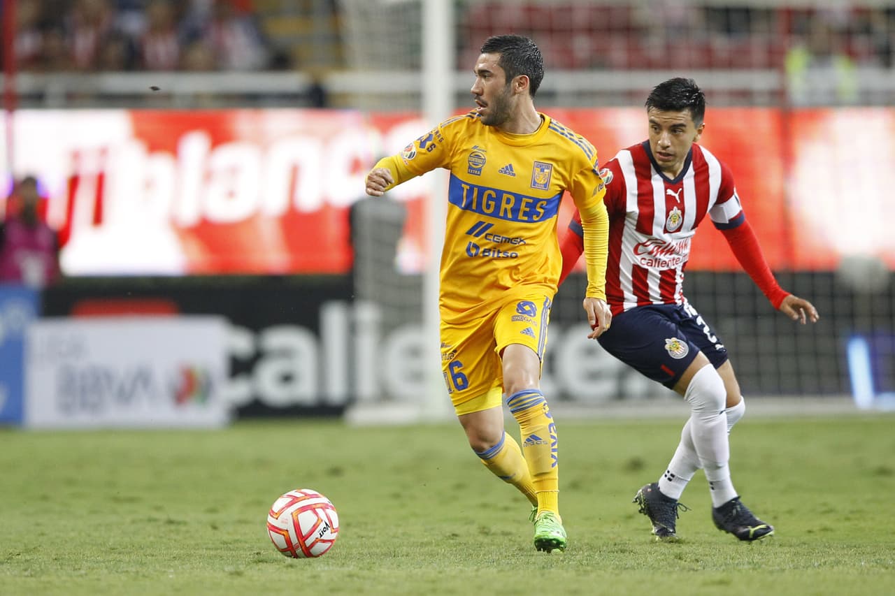 Los errores en la primera parte en propia puerta y en la del rival condenaron a Chivas antes de la media hora de juego. Juan Pablo Vigón anotó doblete y para el segundo tiempo, un error más de Miguel Jiménez permitió que Samir Caetano anotará el 0-3.