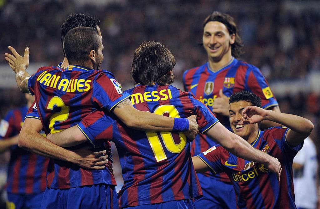 La Romareda no tuvo más que aplaudir el gol en contra, una joya del argentino que hizo que algunos se llevaran las manos a la cabeza como gesto de incredulidad.