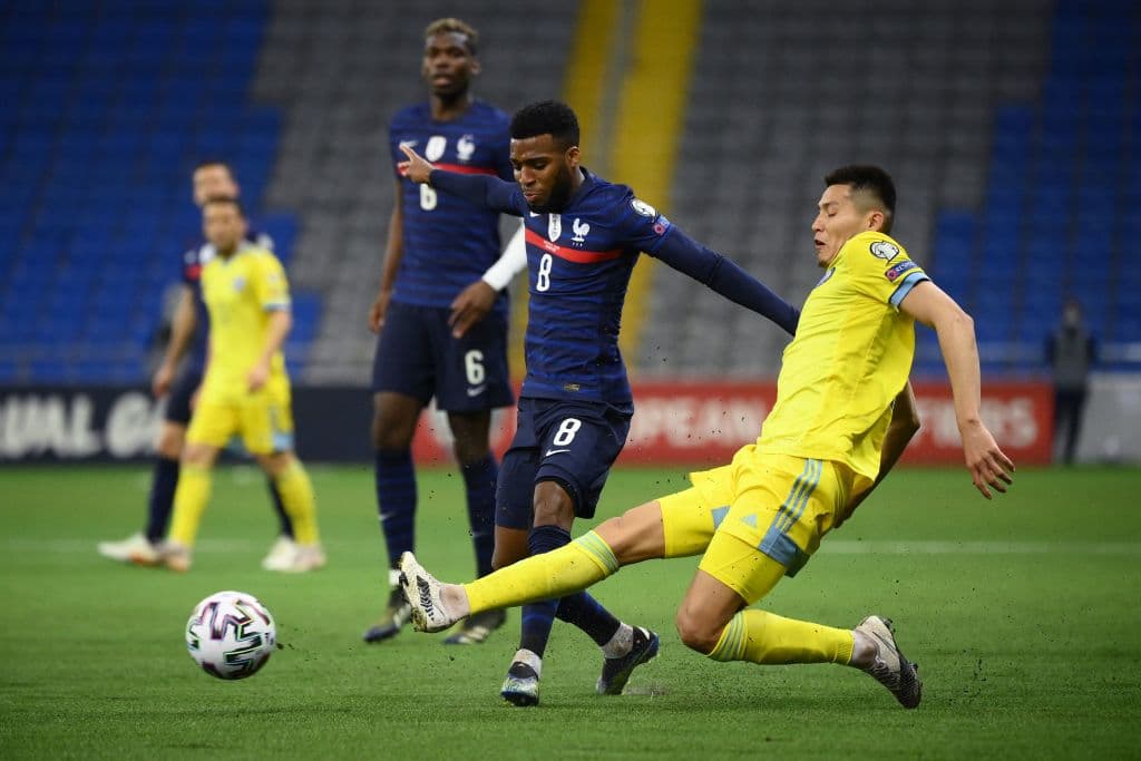 Francia derrota a Kazajistán con un marcador de 2-0. Ousmane Dembélé se encargó de abrir el marcador al minuto 19, sin embargo, un autogol por parte del conjunto kasajo, puso el segundo tanto a favor de 'les bleus'. Kylian Mbappé tuvo oportunidad de poner el tercer gol pero falló un penalti.