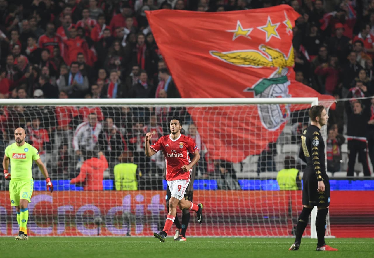 El mexicano Raúl Jiménez es una de las figuras en el ataque del Benfica, que pasó en el segundo lugar en su grupo. Ahora, es muy probable que tenga que enfrentar a uno de los grandes del torneo.