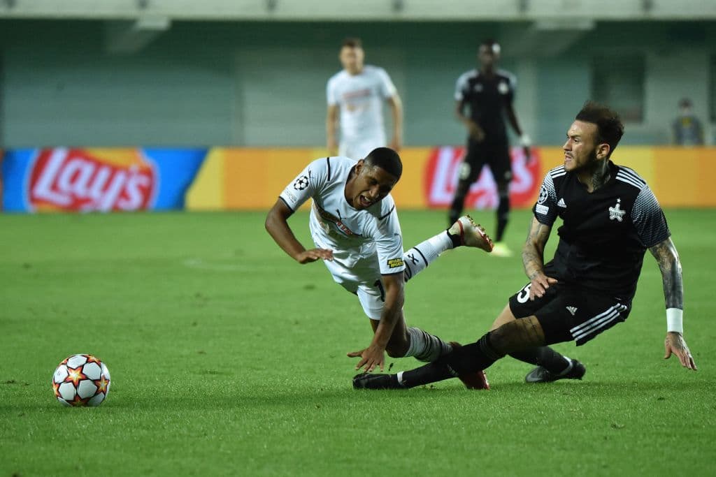 El Sheriff Tiraspol hace historia y se lleva su primer triunfo dentro de la UEFA Champions League ante el Shakhtar Donetsk con marcador de 2-0. El primer tanto lo anotó Adama Traoré, con asistencia de Cristiano, al minuto 16’, y el segundo gol cayó al 62’ por parte de Momo Yansane, en esta fase de grupos.