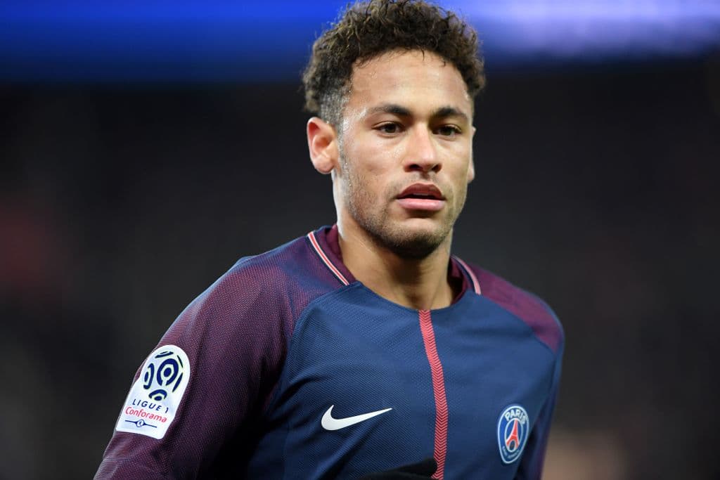 Medios españoles filtraron que el brasileño Neymar ya no es intransferible para PSG y que negociaría su salida si ofertan por él. Real Madrid advirtió que solo en esas condiciones lo llegaría a hacer.