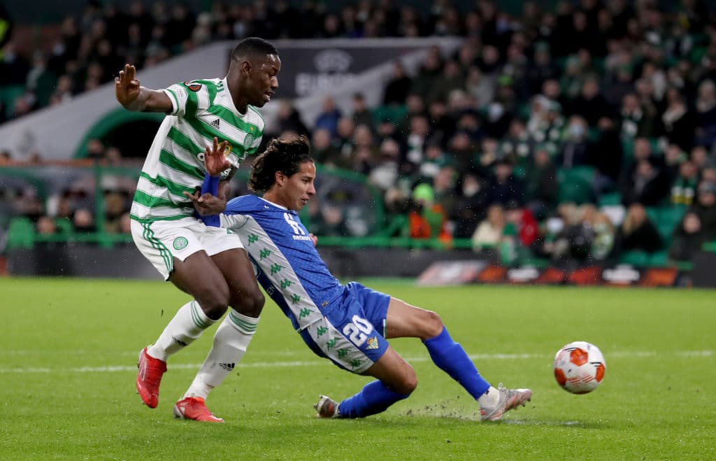 Celtic se impone 3-2 al Real Betis durante la última Jornada de la fase de Grupos en la UEFA Europa League. Welsh, Henderson y Turnbull le dieron la victoria al equipo escocés, mientras que Bain (autogol) y Borja Iglesias descontaron para los béticos. Diego Lainez jugó 63 minutos.