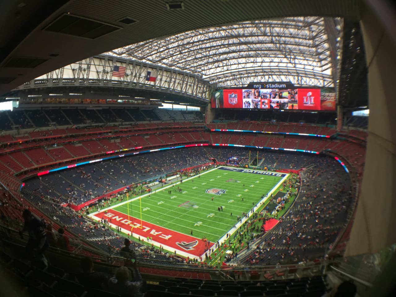 El NRG Stadium abrió sus puertas para recibir a los aficionados en el último partido de la temporada, entre New England y Atlanta, con gente que viajó hasta Houston para ver a su equipo ser campeón.