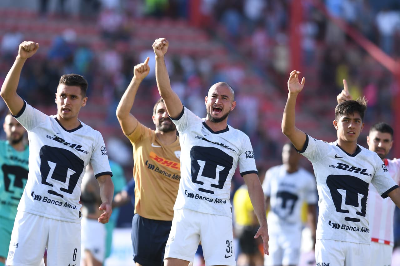 Gracias a sus actuaciones en el campo, y sus goles, es uno de los consentidos de la afición.