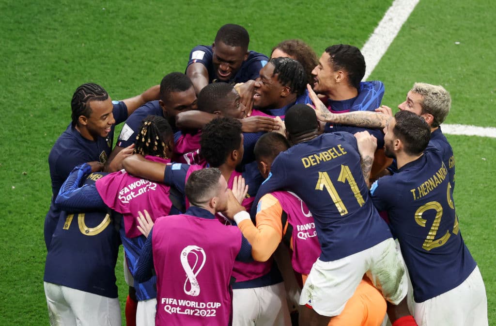 Francia eliminó a Marruecos en semifinales del Mundial de Qatar 2022, gracias a los goles de Theo Hernández en el minuto 5 y de Randal Kolo Muani en el 79, y jugará la final del domingo frente a Argentina en el estadio de Lusail.