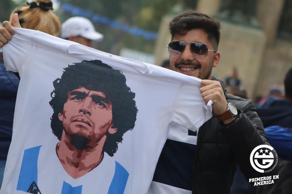 Playeras con la imagen de Diego en su uniforme de la Selección Argentina de Futbol.