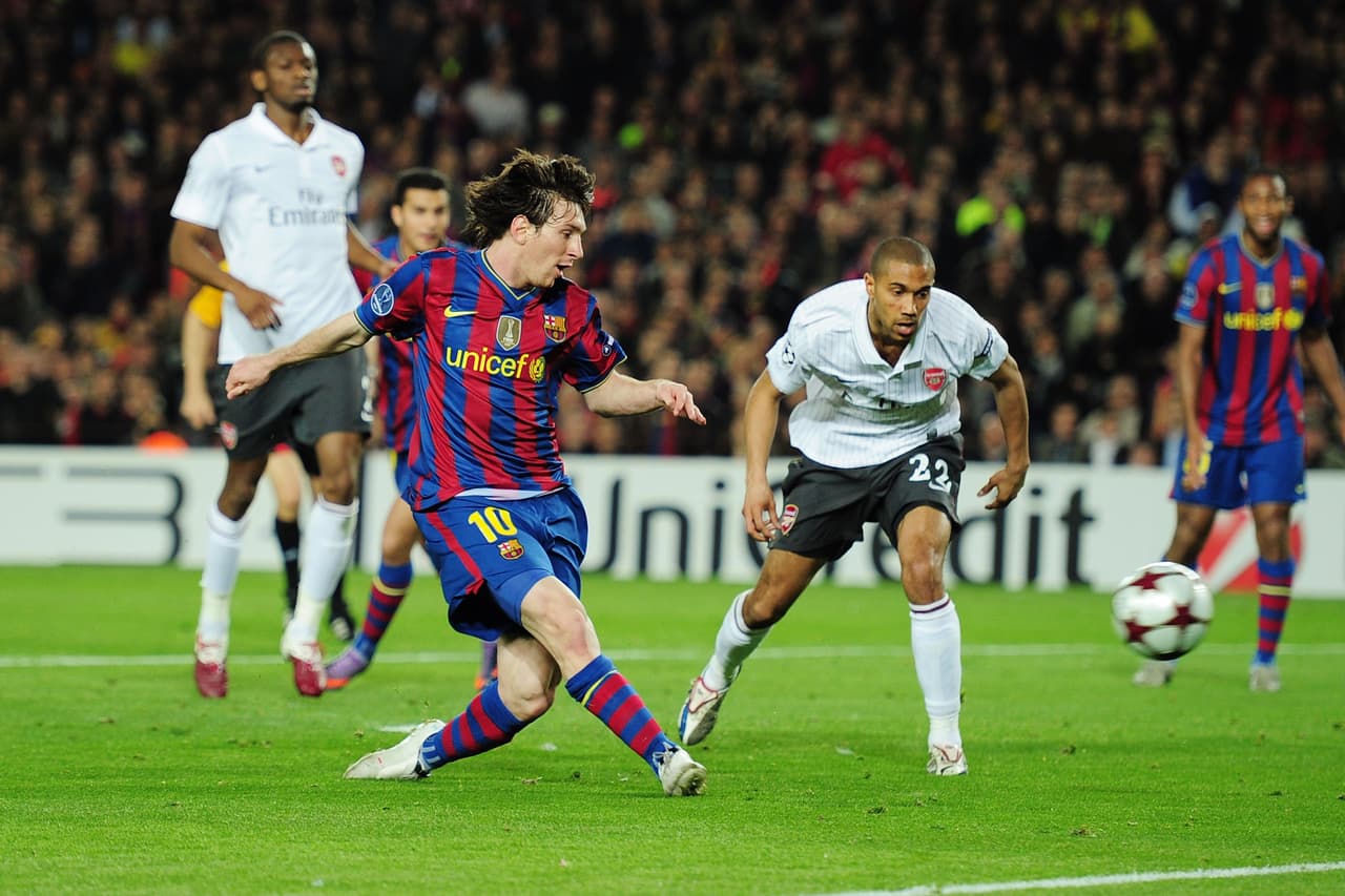 A partir de ahí, el argentino se volvió amo del partido y marcó al minuto 37 nuevamente cuando recibió un pase de Pedro Rodríguez dentro del área y cruzó su tiro con derecha.