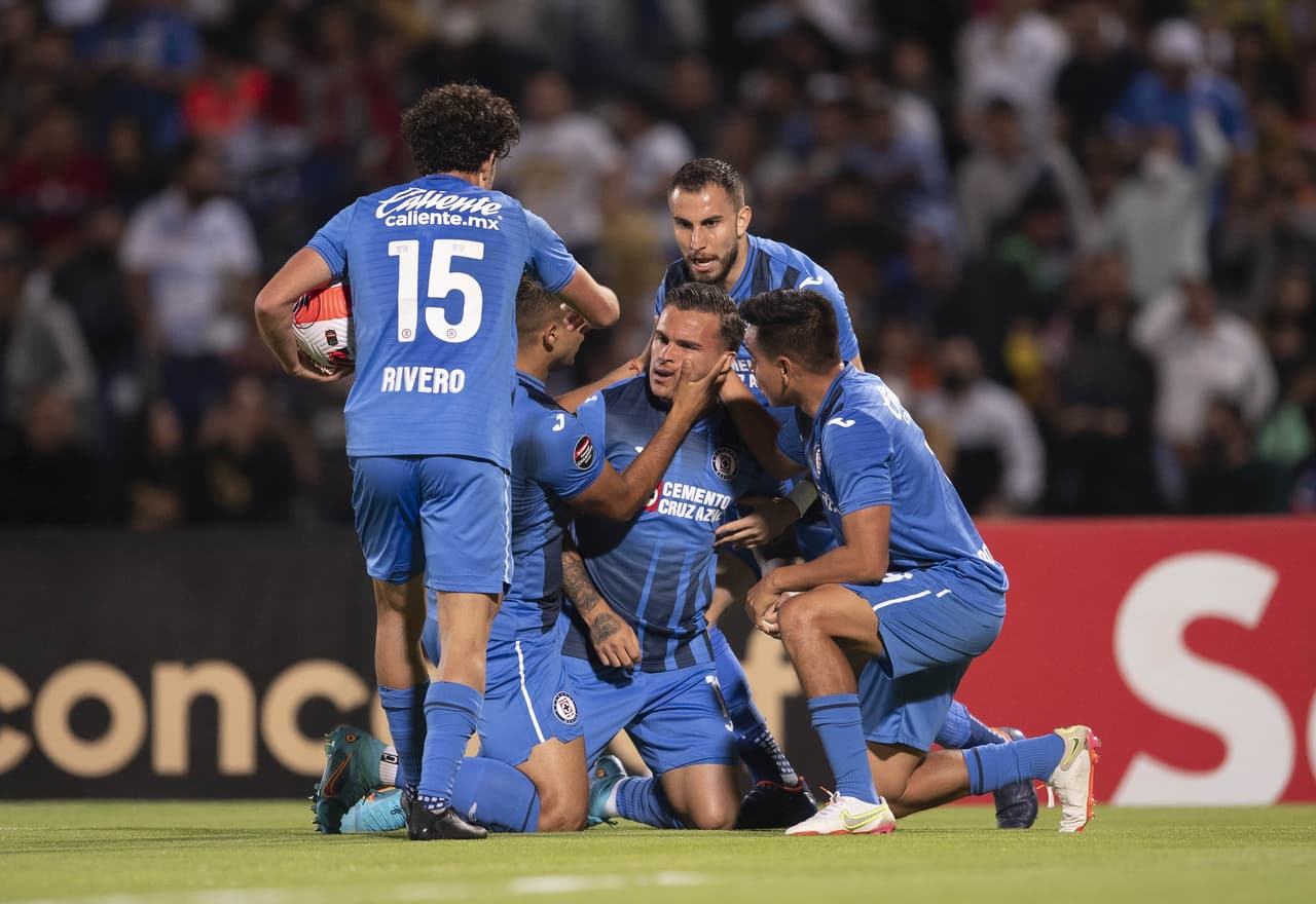 Pumas le pegó 2-1 a Cruz Azul en la ida de las Semifinales de la Liga de Campeones de la Concacaf.