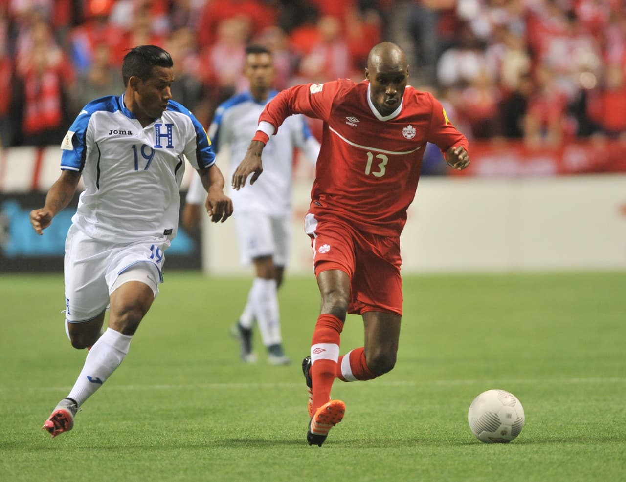 Canadá espera dar una sorpresa en la eliminatoria mundialista cuando reciba a México en el tercer partido de la fase de grupos en Vancouver. Actualmente la escuadra canadiense se ubica segunda del Grupo A con 4 puntos obra de una victoria (como local ante Honduras 1-0) y un empate (de visita en El Salvador 0-0).